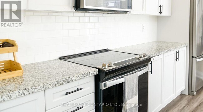 Photo du bâtiment - 1593 Rose Way