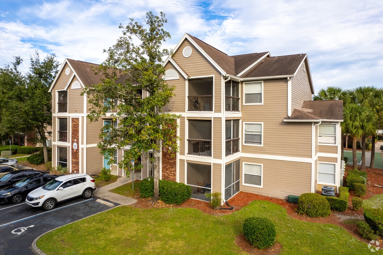 2109 Polo Club Dr Kissimmee, FL 34741 - Laguna Place Apartments