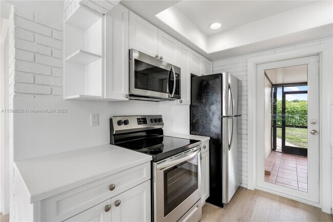 Building Photo - 10041 SW 45th St