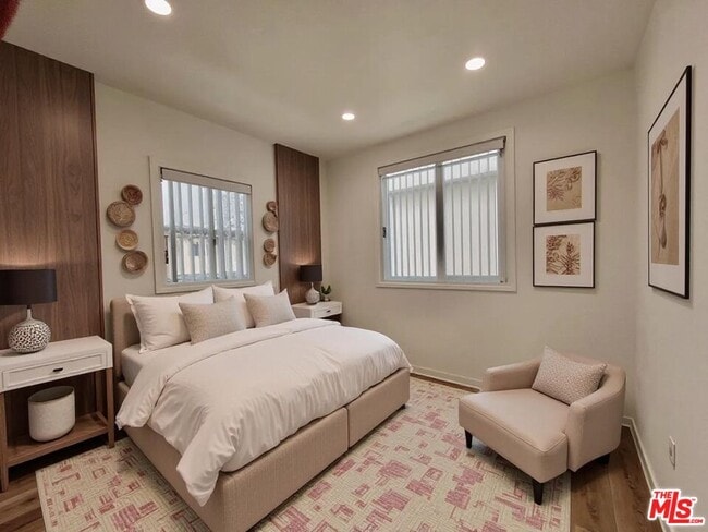 Building Photo - 1321 1/4 Normandie Ave