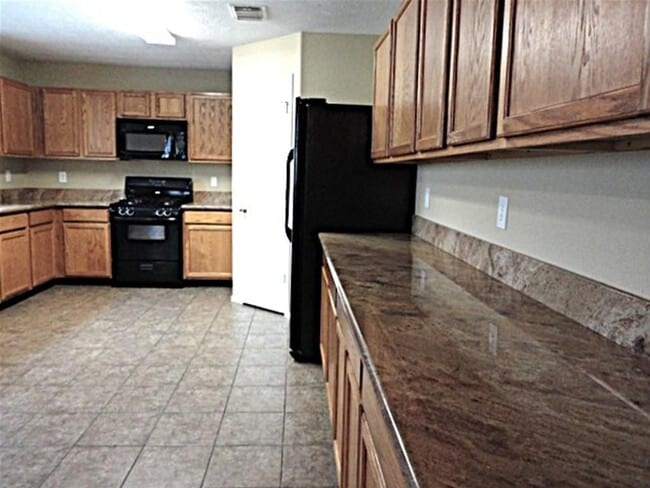 Building Photo - 18227 Thicket Grove Rd