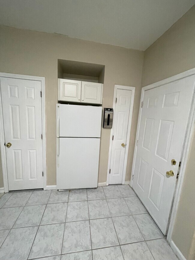 Foto del edificio - 64 Larrison Loop