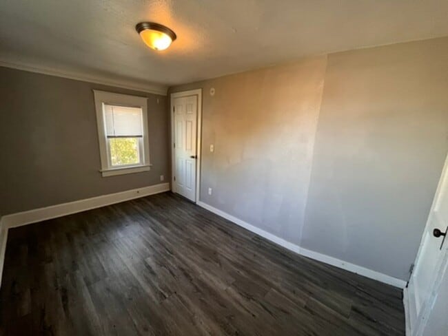 Building Photo - 3 Bedroom 1 Bath House in East Moline