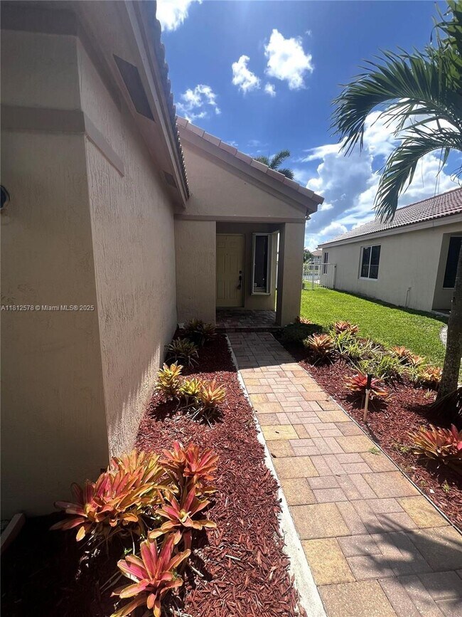 Foto del edificio - 4481 Dogwood Cir
