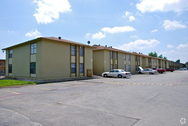 Building Photo - Carpenters Cove Apartments