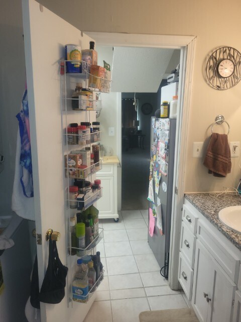 Del baño a la cocina - 40 Colony Ridge Pl