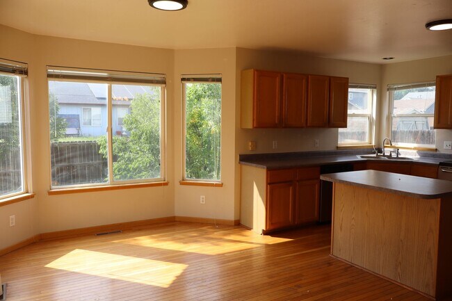 Foto del edificio - Bright & Spacious Single-Family Home in Gr...