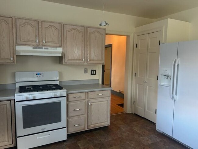 Building Photo - Historic 3-bedroom, 1-bath home in Downtown Glenwood Springs!