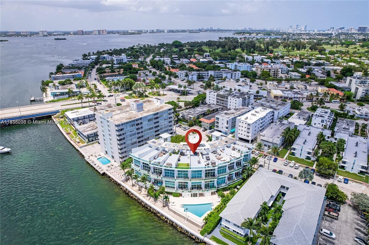 Foto principal - 2000 Bay Dr