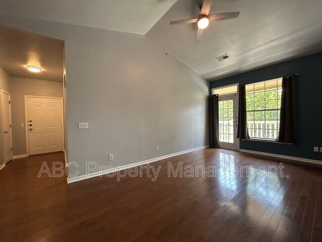 Foto del edificio - 4261 NE Meadow Creek Cir
