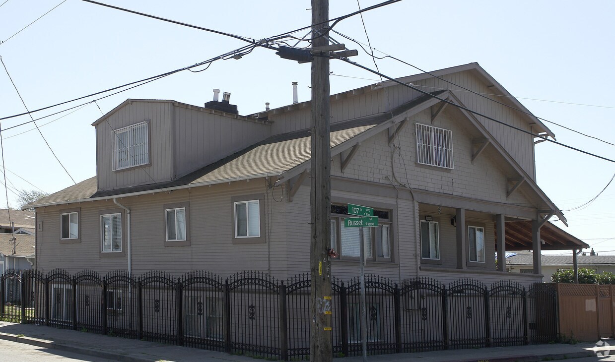 Primary Photo - 880 107th Ave