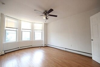 Building Photo - 70 Zabriskie St