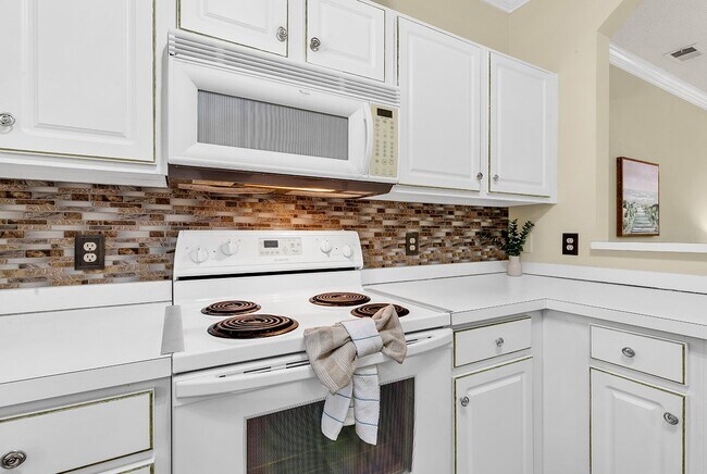 Building Photo - 6015 Catalina Dr