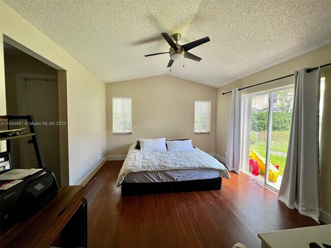 Foto del edificio - 866 San Remo Dr