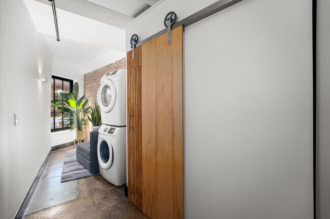 Foto del edificio - 101 W Marshall St