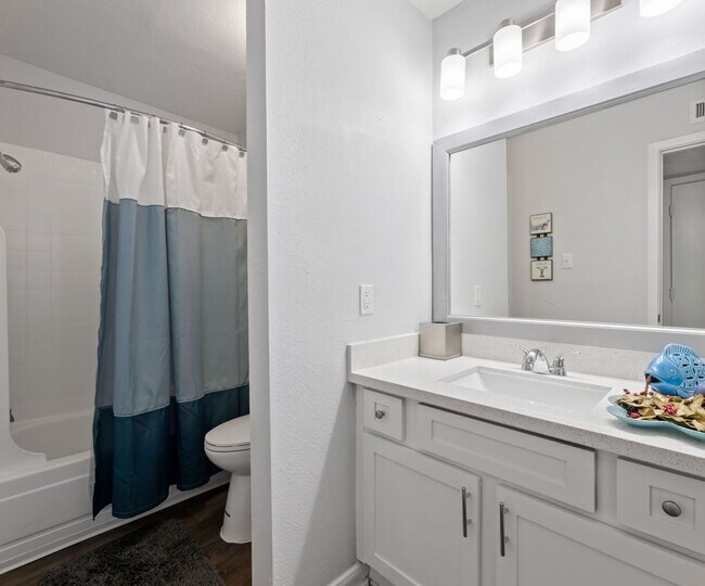 Foto del edificio - 2-Bed with 1 Month Free + Waived Fees!