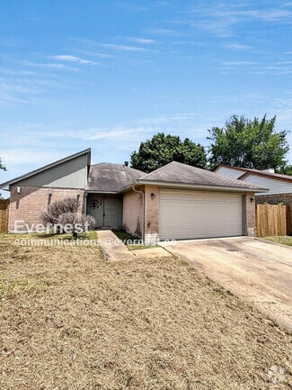 Building Photo - 2038 Woodland Hills Dr