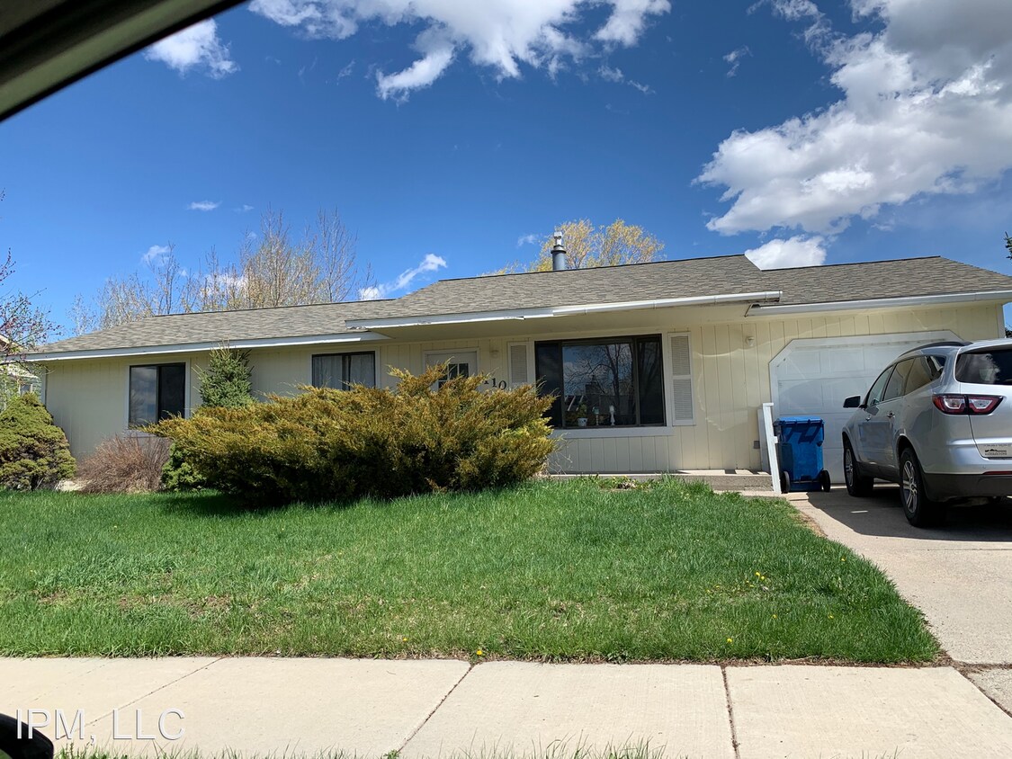 Primary Photo - 3 br, 1 bath House - 110 N. Yellowstone Ave