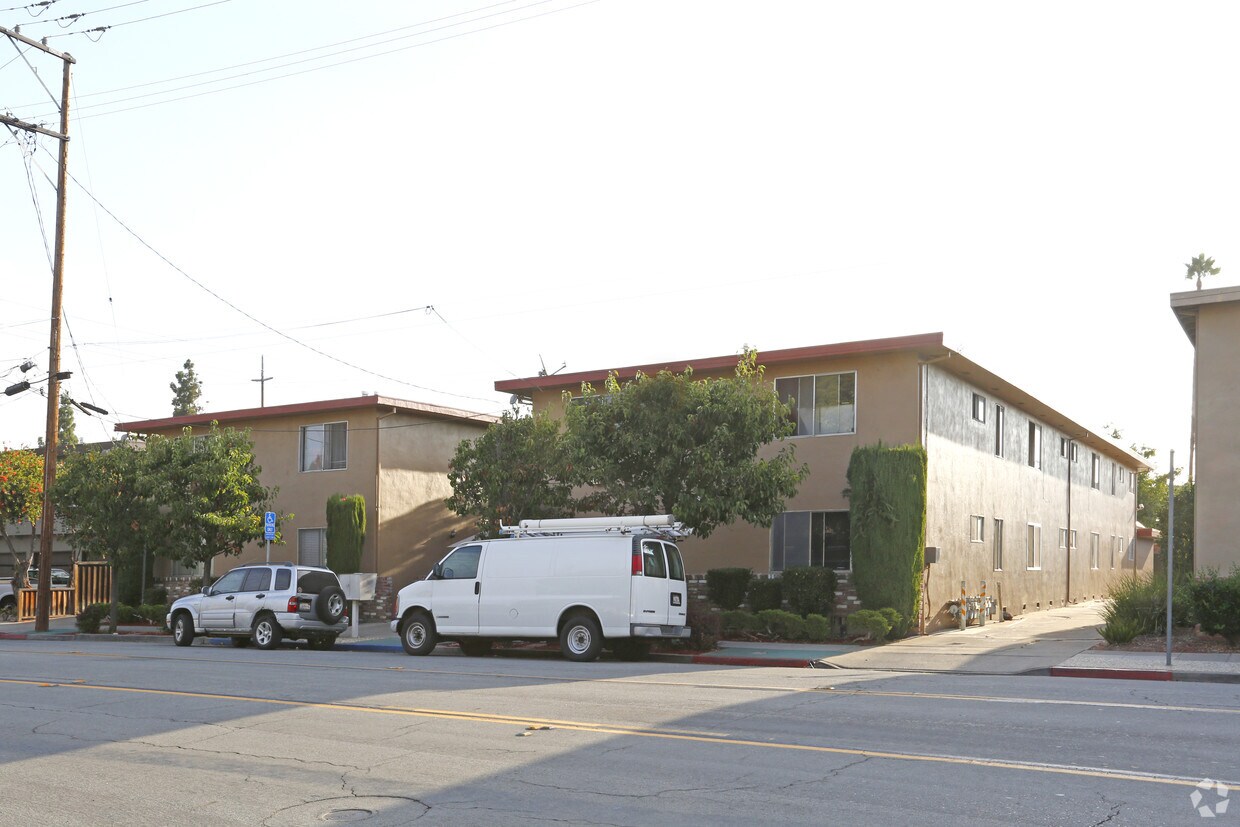 Primary Photo - 730-740 Race St
