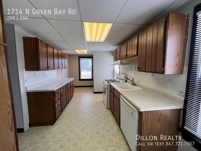 Foto del edificio - 1714 N Green Bay Rd