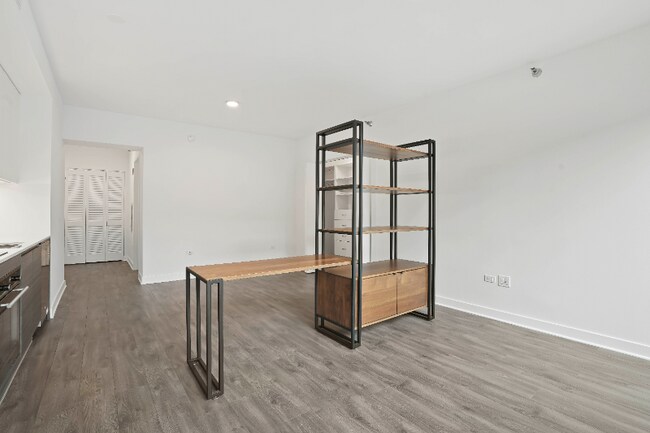 Foto del edificio - 223 W Hubbard St