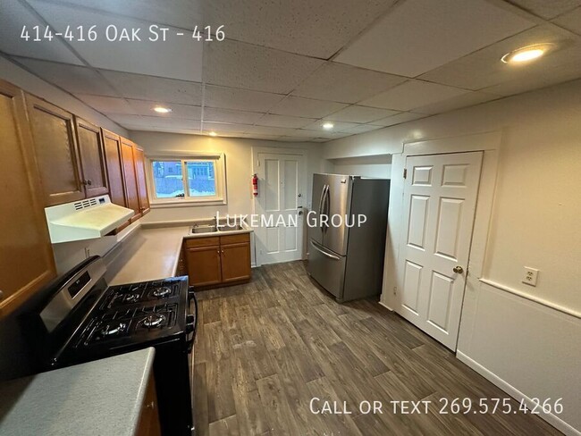 Building Photo - 416 Oak - 5 Bed/3 Bath Unit Near WMU/K Col...