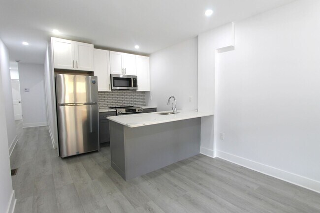 Building Photo - 103 E Coulter St