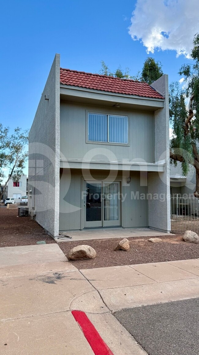 Building Photo - 2834 E Kathleen Rd