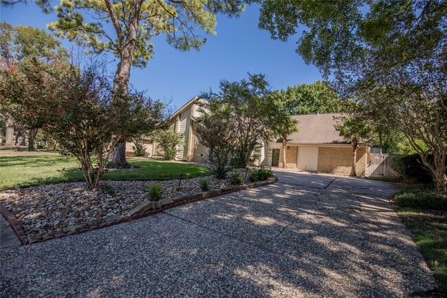 Building Photo - 1627 Fall Valley Dr