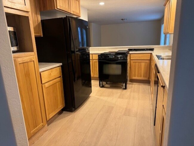 Building Photo - Family home just across from Pine Ridge elementary