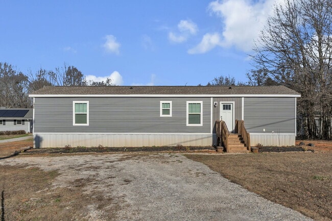 Building Photo - Spacious 2 Bed, 2 Bath Home sitting on 1.5 acres with Extra Storage ($1695/mo rent)