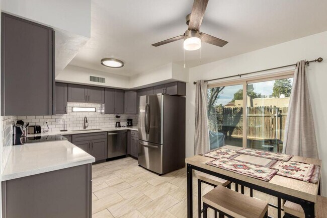 Foto del edificio - 1627 E 13th St