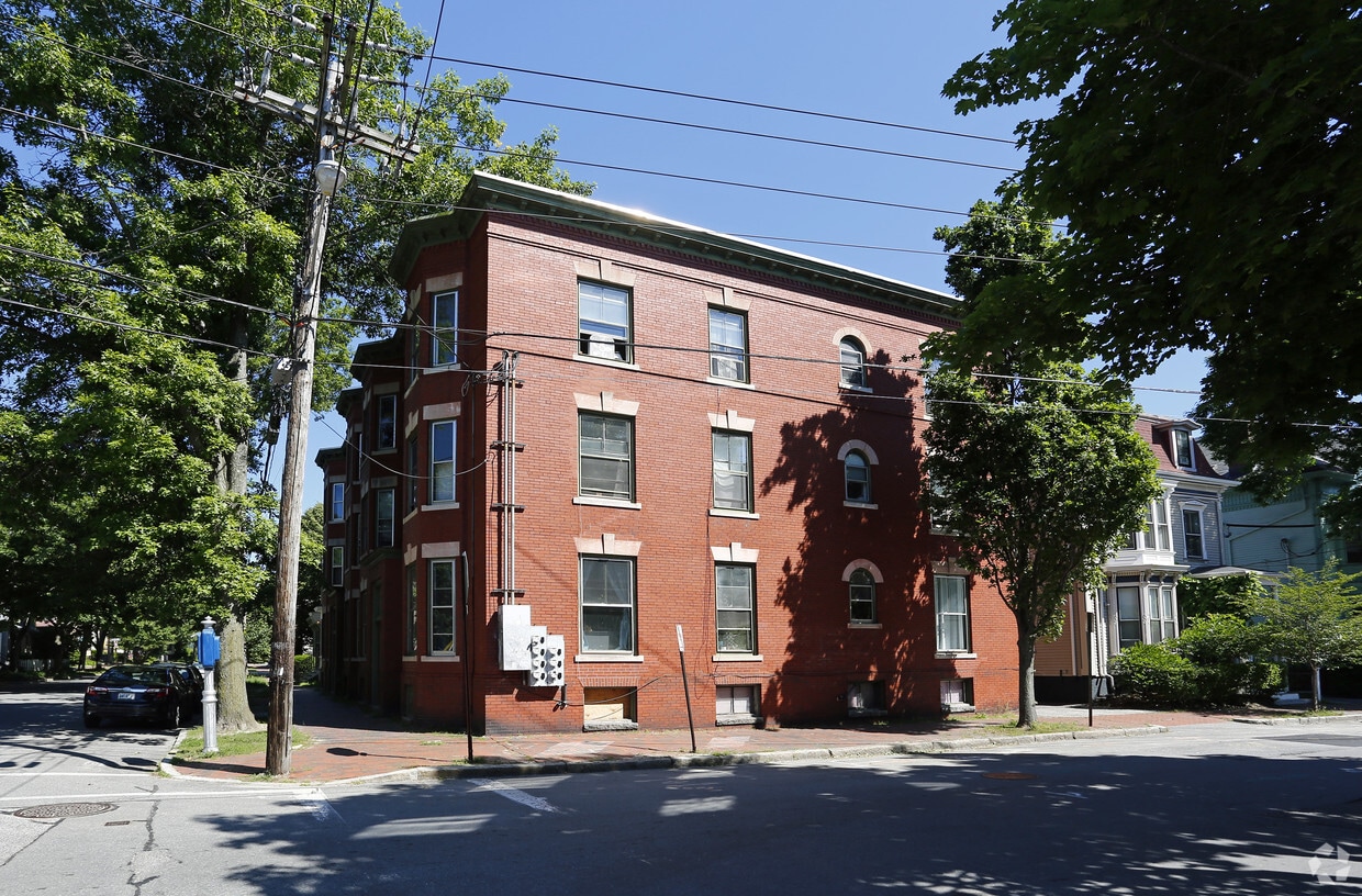 Building Photo - 87 Emery St
