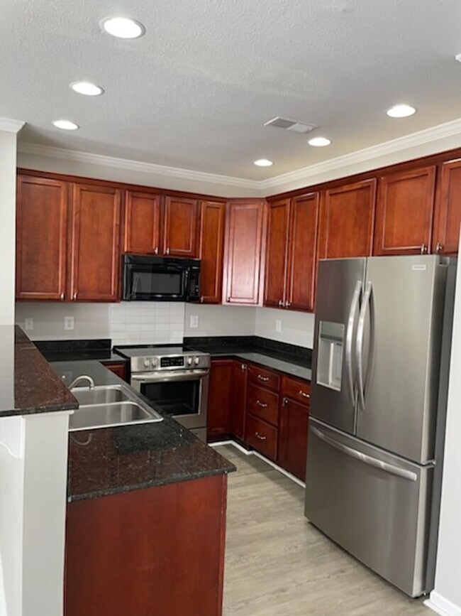 Building Photo - Emmyllie Ct- 130/132