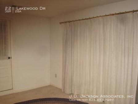 Foto del edificio - 221 Lakewood Drive