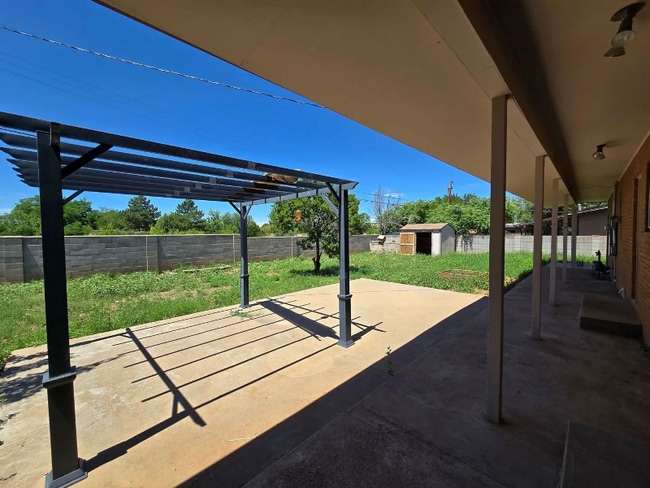 Building Photo - 512 Camino Solano