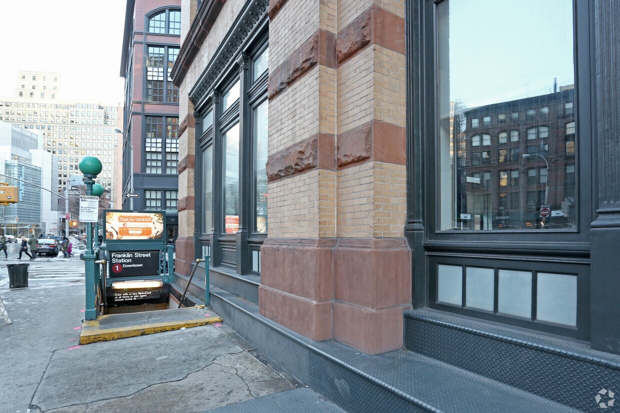 Building Photo - 18 N Moore St