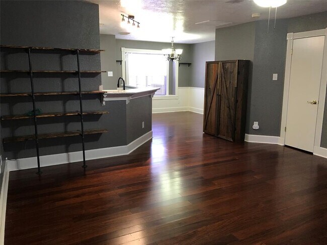 Building Photo - 958 Birnham Woods Blvd