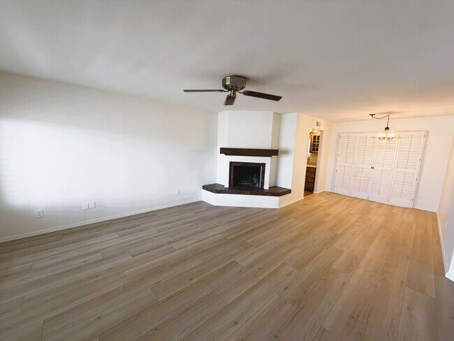 Foto del edificio - 2 bed with sunroom/bonus room 2 bath home!
