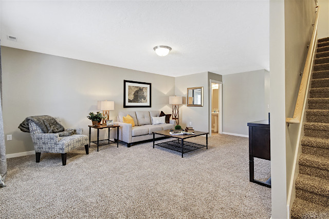 Building Photo - Beautiful 2 Bed 2.5 Bath Townhome in Nampa!