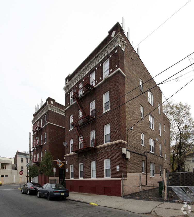 Building Photo - 2 Columbia Avenue Apartments