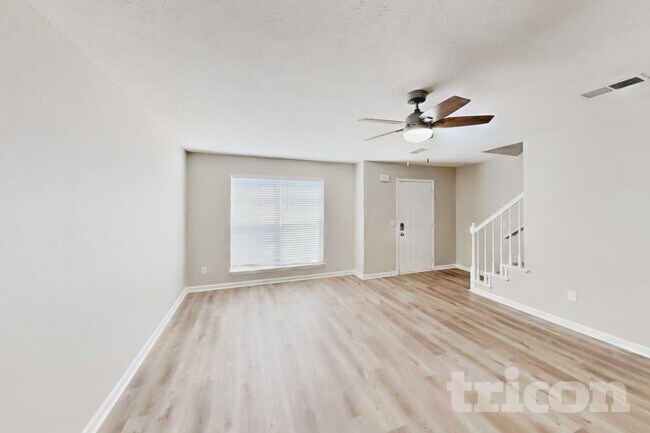 Building Photo - 700 Holland Ridge Dr