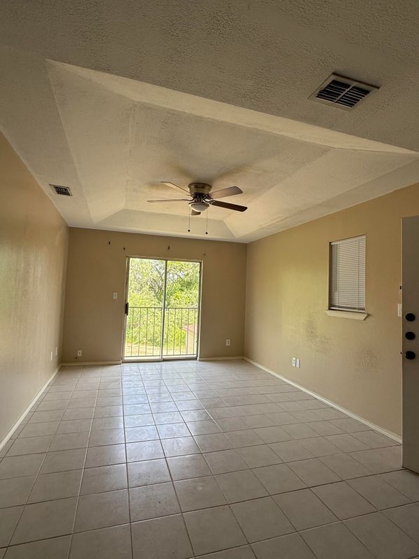 Foto del edificio - 1800 Oasis Dr