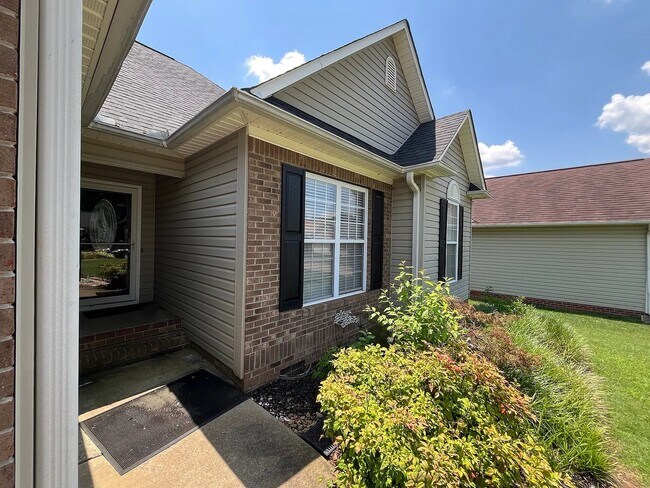 Foto del edificio - 740 Running Creek Ln