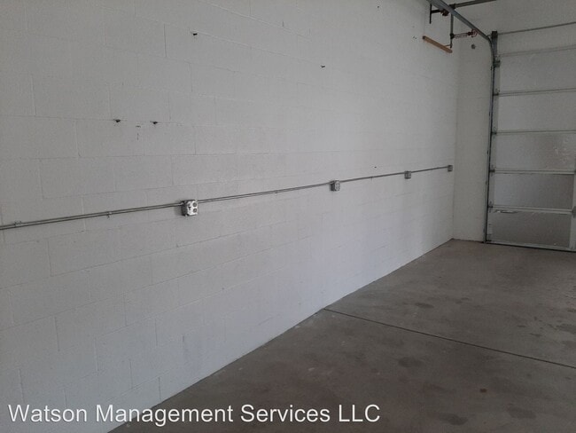 Building Photo - 2020 Santiam Hwy SE