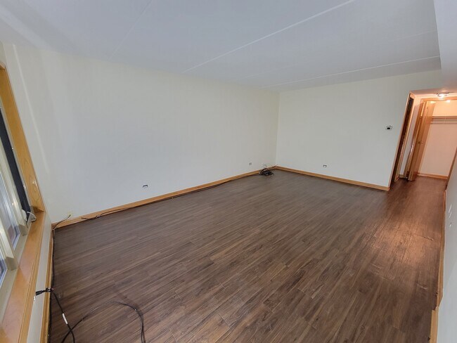 Building Photo - 16524 Crescent Ave