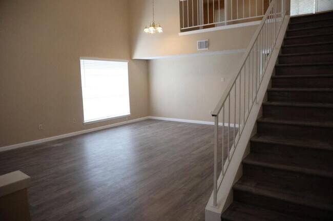 Building Photo - 2310 Doverglen Dr