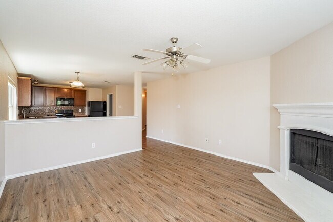 Foto del edificio - 2033 Club Oak Dr