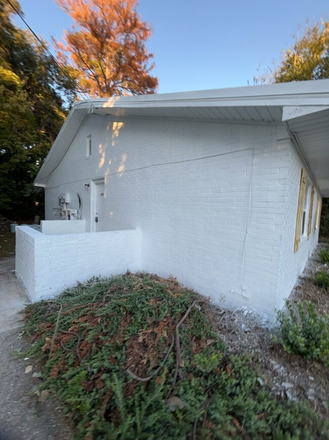 Building Photo - Apartment For Rent