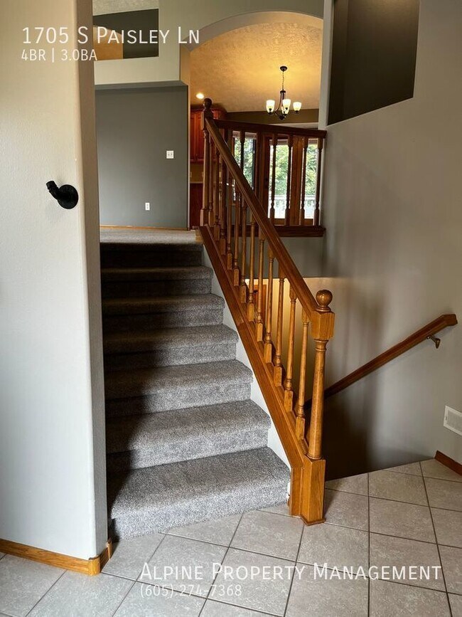 Foto del edificio - Beautiful 4 Bed/3 Bath West Side Home with...